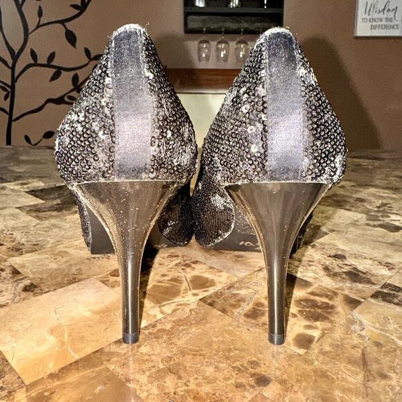 Guess Women's Peep Toe Pumps Silver Glitter Stilletto Heels - Picture 8 of 9